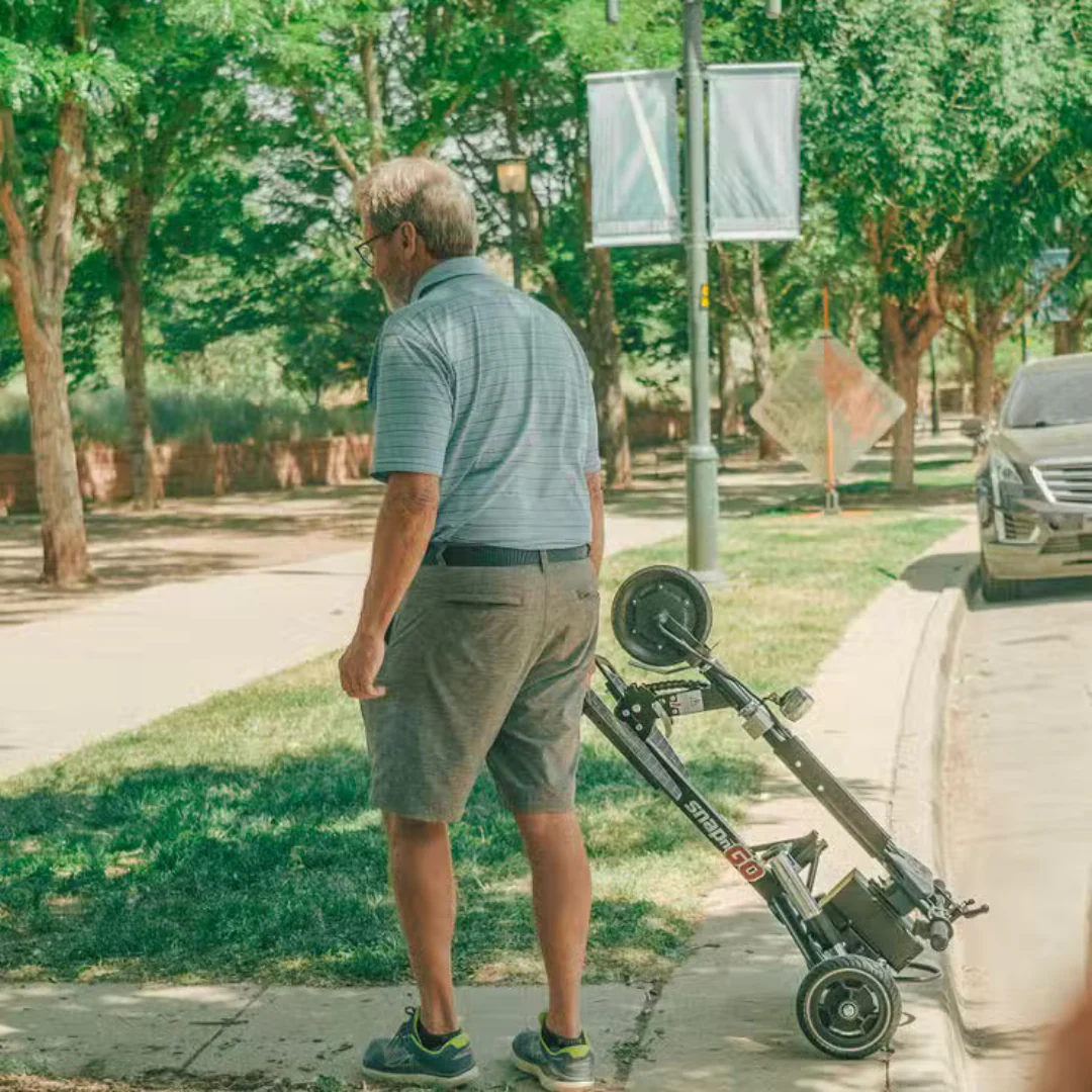 Glion SnapnGO Ultralight Folding Mobility Scooter - Airline Approved - Image 18