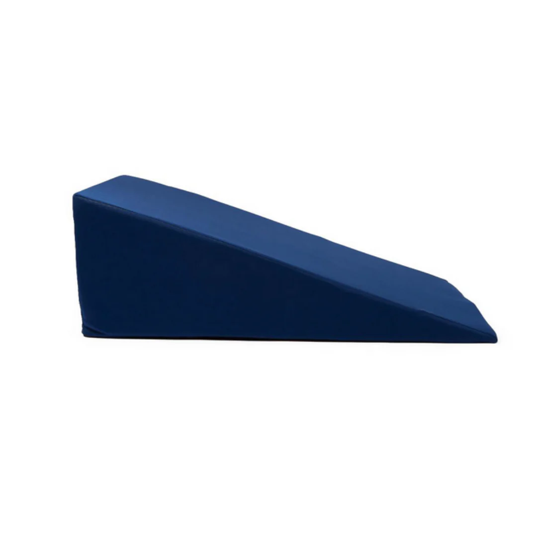 Medline High-Density Foam Bed Wedge - 24" x 20" x 8.5" - Image 3